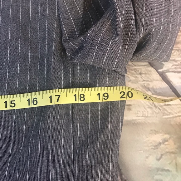 Tahari Arthur S Levine Gray Pin Striped Blazer - Picture 4 of 9